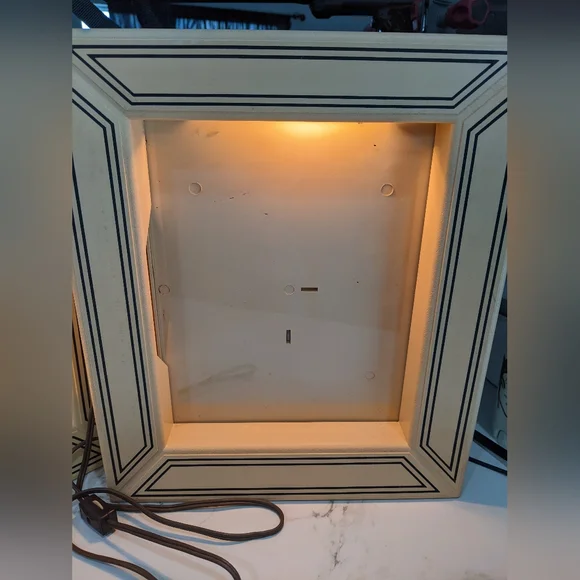 SOLD Vintage Underwriters Laboratories Illuminated Picture Frames 8x10 Set of 2 - Picture 2 of 10
